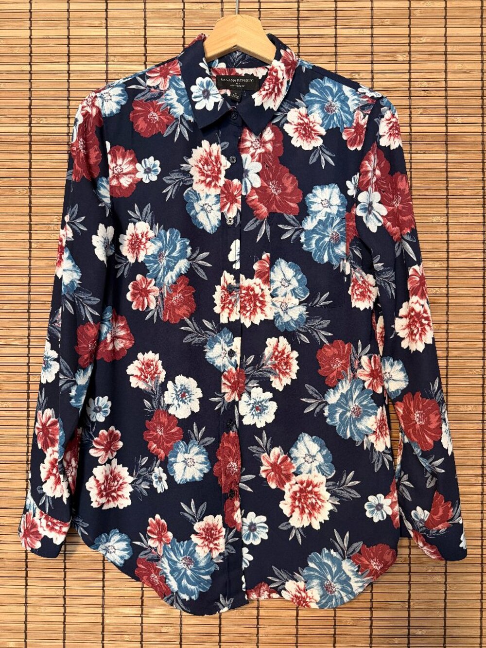 Banana Republic Floral Button-Up Blouse (boyfriend fit) – Women's Small